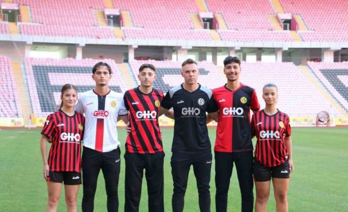 Eskişehirspor’un yeni sezon formalarına ilk 24 saatte yoğun talep
