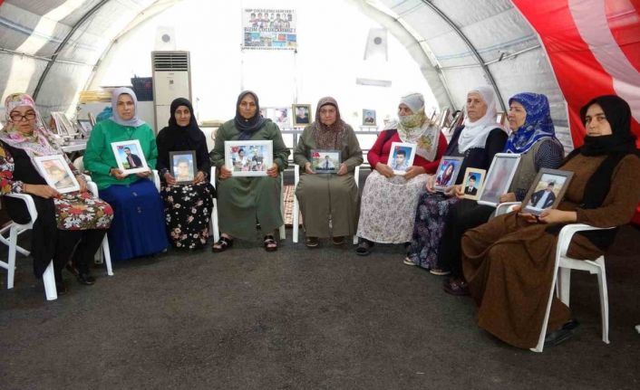 Evlat nöbetindeki anne: “Oğlum, babası korucu olduğu için dağa kaçırıldı”