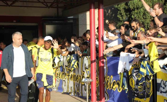 Fenerbahçe kafilesine Samsun’da coşkulu karşılama