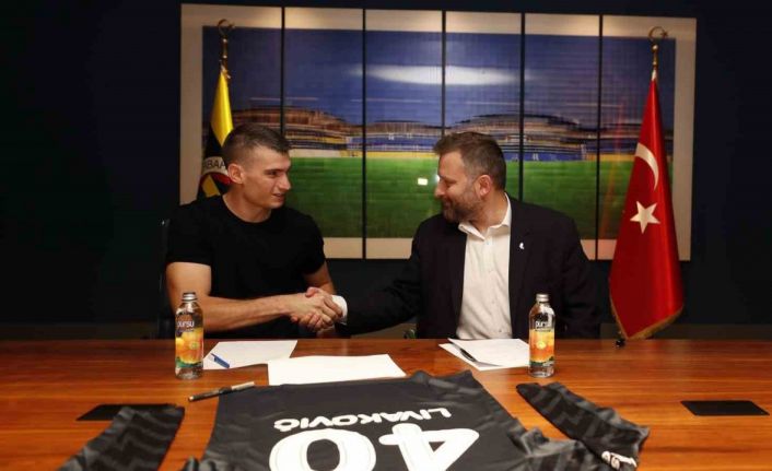 Fenerbahçe, Livakovic ile 5 yılık sözleşme imzaladı