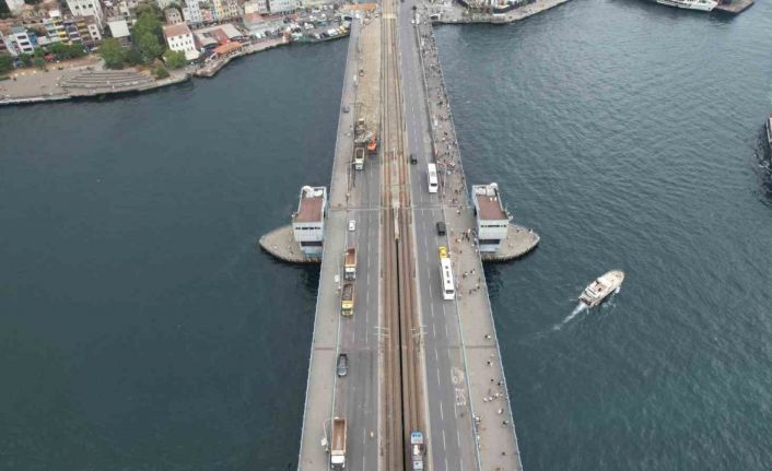 Galata Köprüsü üzerinde başlanan bakım ve onarım çalışmaları devam ediyor