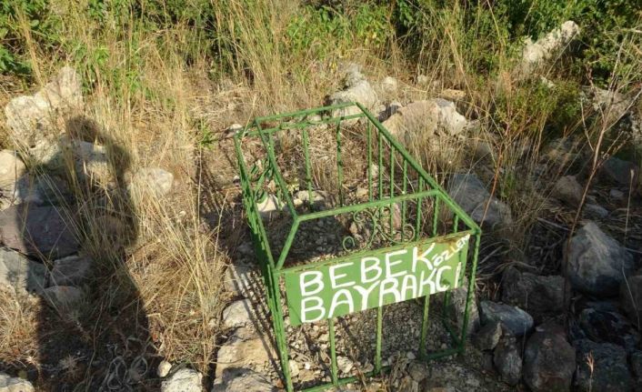 Gören hüzünleniyor, bu mezarlıkta sadece bebek ve çocukların kabri var