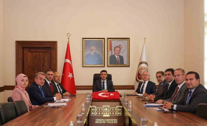 Görevini devraldığı gün ilk toplantısını gerçekleştirdi