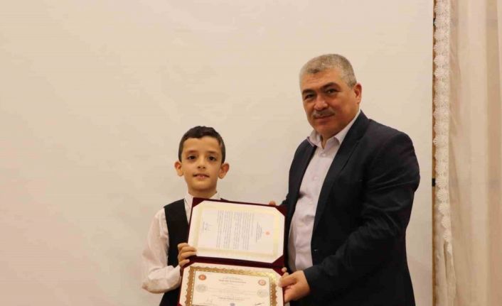 Hafızlık öğrencileri belgelerini aldı