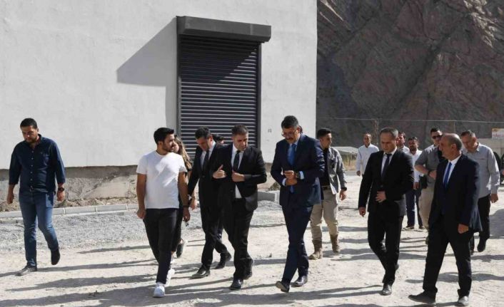 Hakkari’de yapımı devam eden modern mezbaha inşaatında sona gelindi