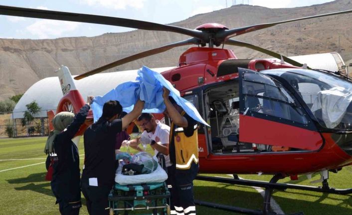 Hava ambulansı yeni doğan bebek için havalandı