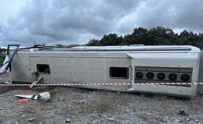 Havalimanı inşaat işçilerini taşıyan otobüs freni patlayarak şarampole uçtu: 27 yaralı