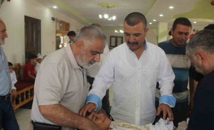 Hayırsever iş adamı 11 yılda binlerce çocuğu sünnet ettirdi