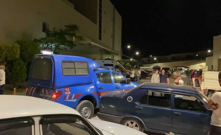 Husumetlisini öldürüp 2 kişiyi de yaraladıktan sonra jandarma ekiplerine ateş açtı