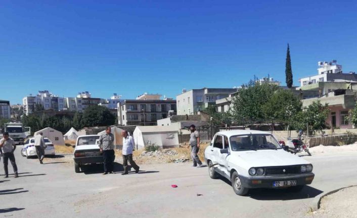 İki otomobil çarpıştı: 3 yaralı