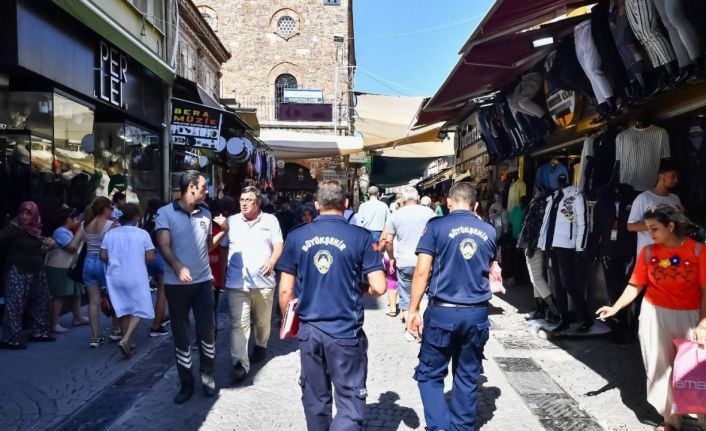 İzmir’de çığırtkan ve hanutçu operasyonu