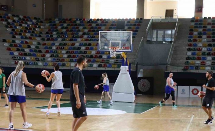 İzmit Belediyespor, Süper Lig’e hazırlanıyor