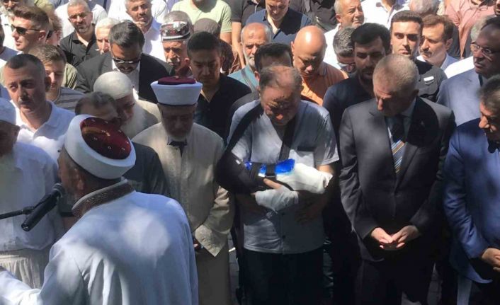 Kadıköy’de yangında balkondan atlayarak hayatını kaybeden Hatice Arslan son yolculuğuna uğurlandı