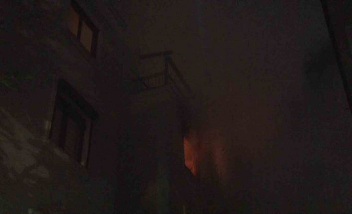 Kadıköy’de yangında can pazarı: Korkuluklardan düşen kadın öldü, eşi yaralandı