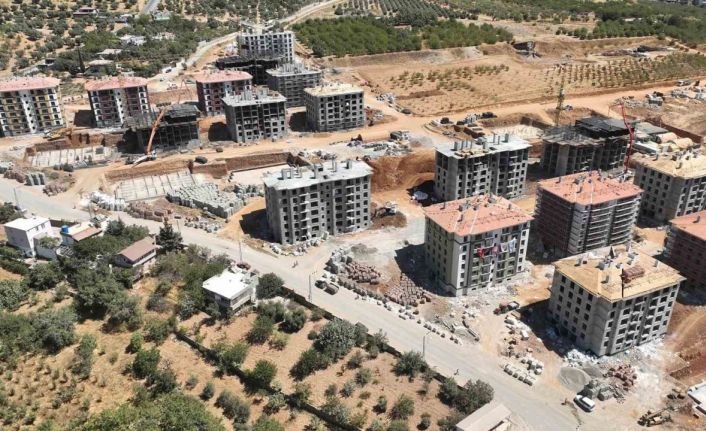 Kahramanmaraş’ta depremzedelerin konutları yükseliyor