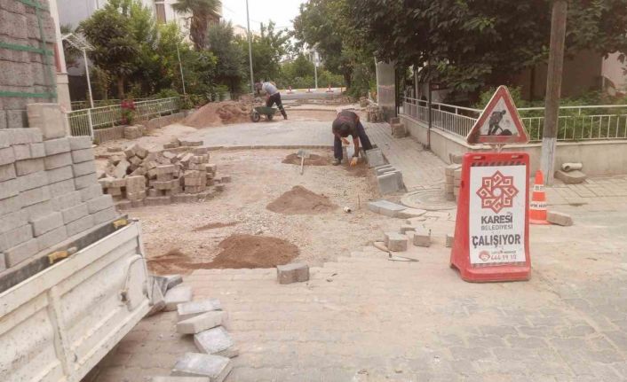 Karesi’de yollar parke taşı örülüyor