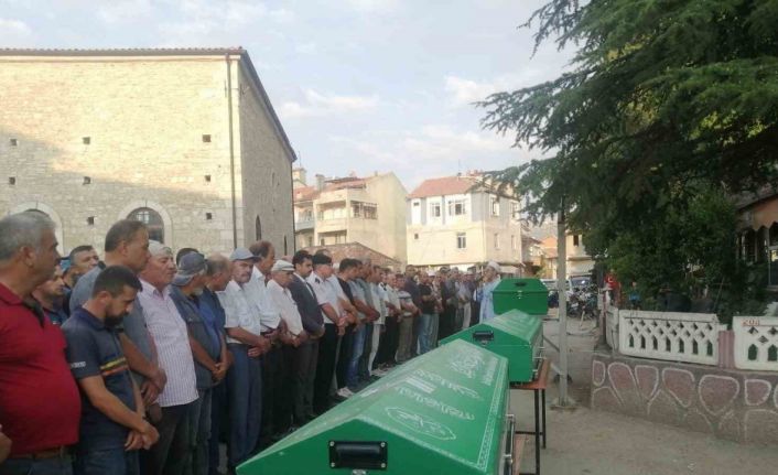 Katliam yapan dünür tutuklandı, 3’ü kardeş 4 kişi yan yana toprağa verildi