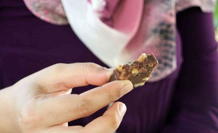 Kayseri’de şok olay: Aldığı helvanın içinden hızma çıktı, yerken dişi kırıldı