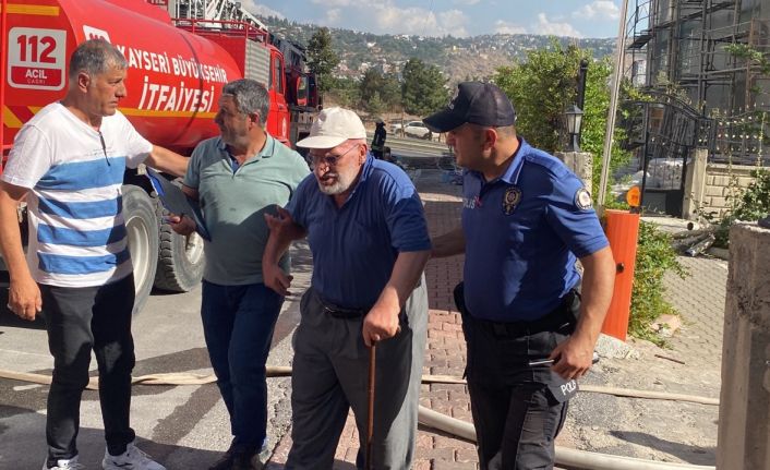 Kayseri’de yangında binada mahsur kalanlar kurtarıldı