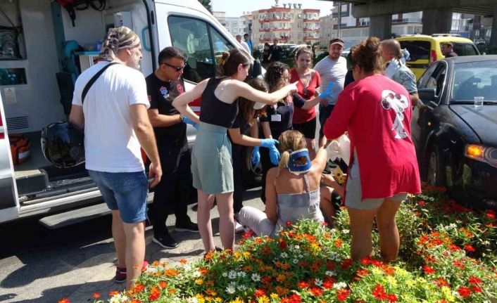 Kırmızı ışık ihlali yapan otobüs otomobile, ardından alt geçide çarptı: 2 yaralı