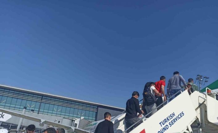 Kocaeli ve çevre illerden yakalanan 29 düzensiz göçmen sınır dışı edildi