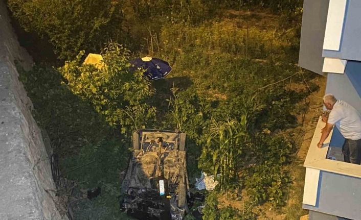 Kontrolden çıkan araç 7 metrelik istinat duvarından bahçeye uçtu: 1 yaralı