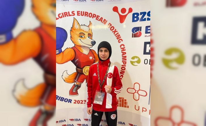 Kozanlı sporcu ilk defa katıldığı şampiyonadan bronz madalya ile döndü