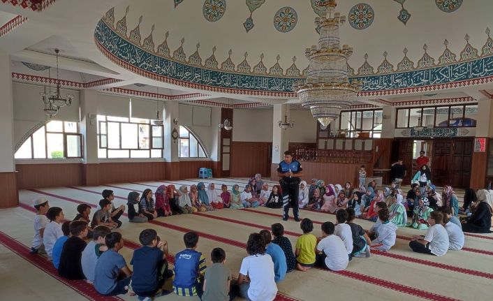 Kur’an kursu öğrencilerine güvenli internet kullanımı anlatıldı