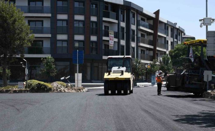 Kuşadası Belediyesi’nden aralıksız yol mesaisi