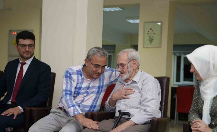 Kütahya Huzurevi sakinleriyle bir araya geldi