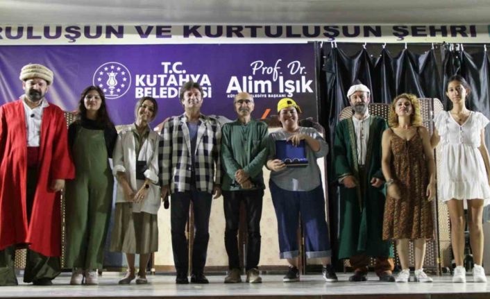 Kütahya’da “Düşlerim Var Gelecekte” adlı tiyatro oyunu büyük ilgi gördü