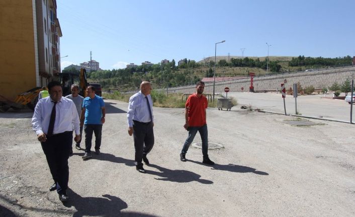 Mahallelerde asfaltlama ve bordür çalışmaları hız kesmeden devam ediyor