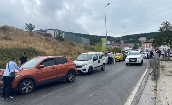 Maltepe’de vinç sürücüsü ortalığı birbirine katıp kaçtı: 16 araç birbirine girdi