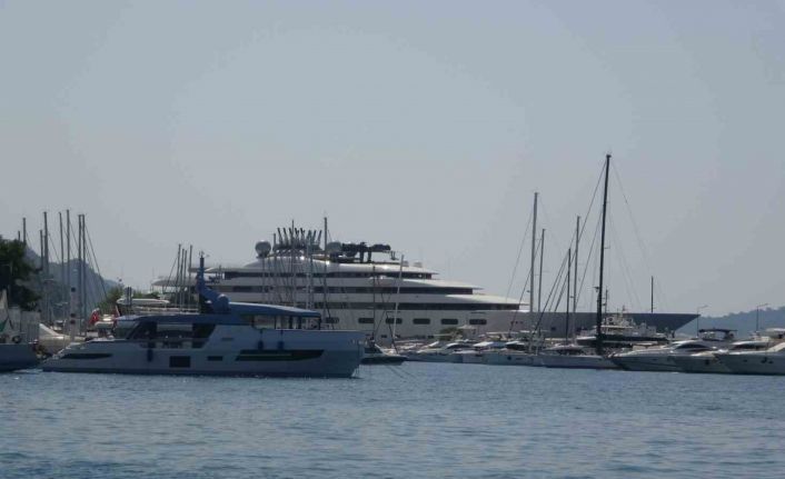 Manchester City’nin sahibi El Nahyan’ın süper yatı ’Blue’ Marmaris’e demir attı