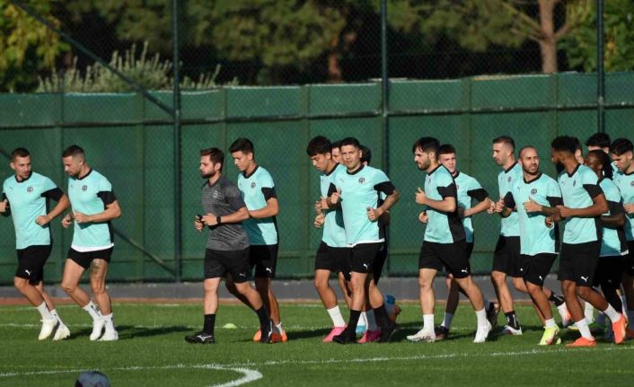 Manisa FK - Tuzlaspor karşılaşmasının saati ve stadı sıcak havadan dolayı değiştirildi