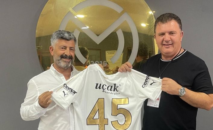 Manisa FK’dan Genel Müdür Yalçın’a forma hediyesi