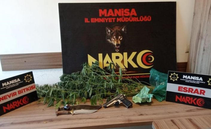 Manisa’da polisten uyuşturucu tacirlerine darbe