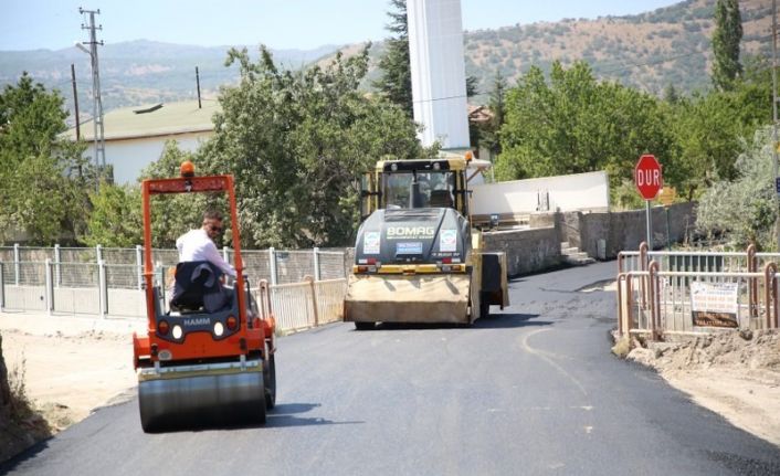 Melikgazi’de asfalt atağı sürüyor