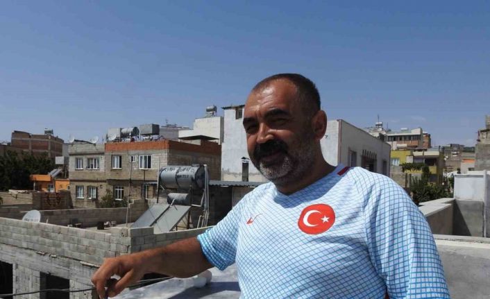 Mermerin üzerinde yumurta pişirdi