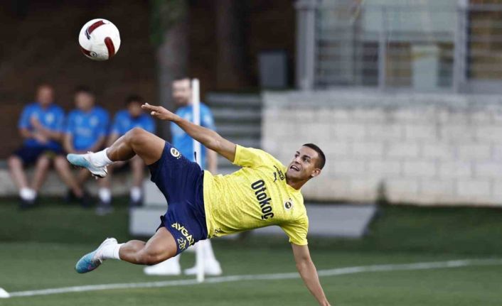 Mert Müldür sarı-lacivertli formayla ilk antrenmanına çıktı