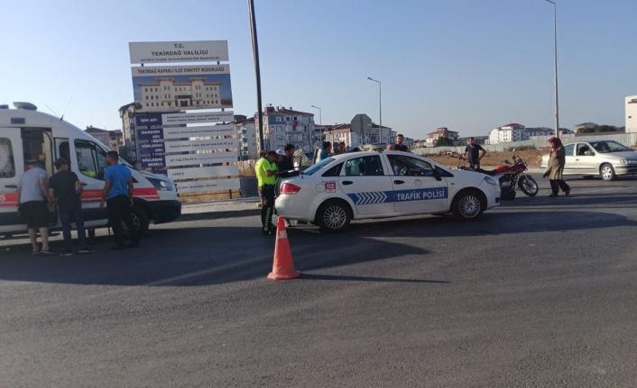 Motosiklet dönüş yapan otomobile çarptı: 1 Yaralı