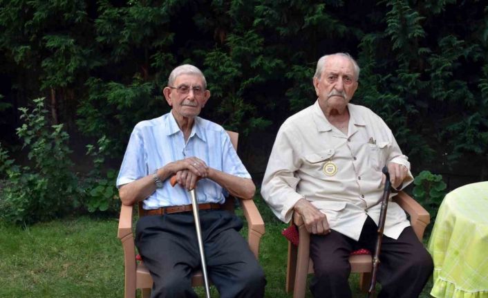 O ilçenin yaşayan asırlık çınarları buluştu