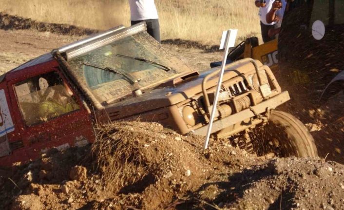 Off-road tutkunlarından nefes kesen gösteri