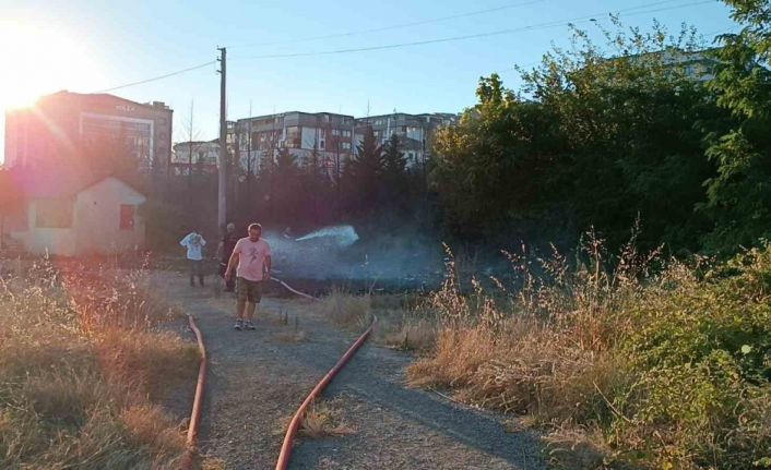 Otluk alanda çıkan yangın büyümeden söndürüldü