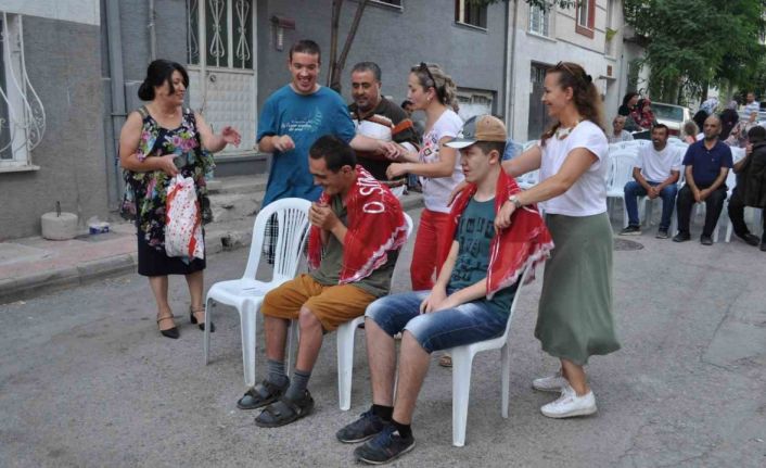 (ÖZEL) Askerlik çağına gelen engelli gençler için eğlence düzenlendi