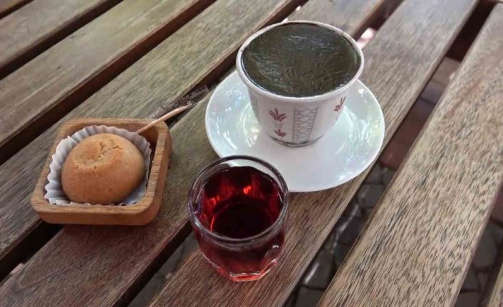 (Özel) Cezve yerine fincanda pişirilen ‘İsli Kahve’ kültürü tarihi handa devam ediyor