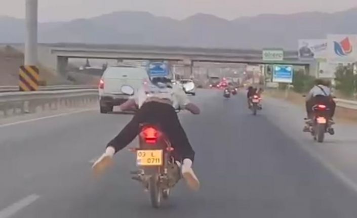 (ÖZEL) Motosikletli gençlerin ölümü hiçe saydığı anlar böyle görüntülendi