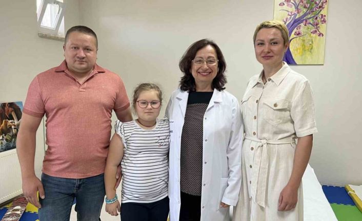 (ÖZEL) Ukrayna’daki bombalı saldırıda yaralanan 8 yaşındaki Arina Eskişehir’de sağlığına kavuştu