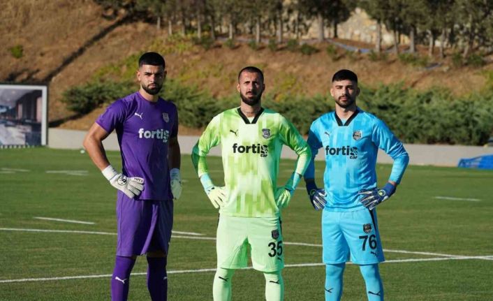 Pendikspor yeni sezon formalarını tanıttı