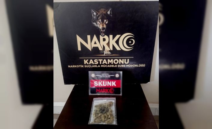 Polis ekiplerinin durdurduğu araçtan uyuşturucu çıktı: 2 gözaltı